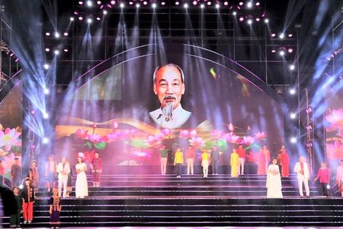 Chương trình nghệ thuật đặc biệt bế mạc Lễ hội Làng Sen năm 2024