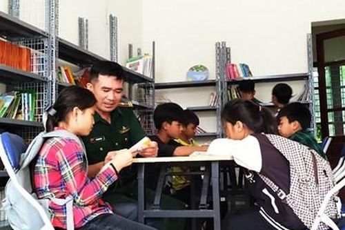Giúp tộc người Đan Lai 'trồng người' - Bài 1: Bố Thắm Bộ đội Biên phòng