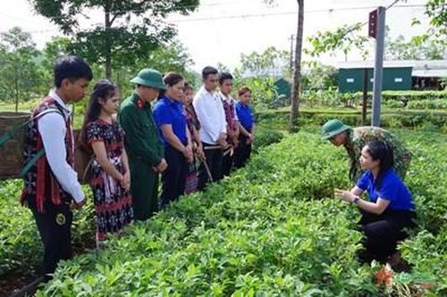 Thi đua 'một người làm việc bằng hai'