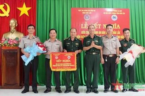 Cục Thi hành án dân sự tỉnh Đắk Lắk kết nghĩa với Đồn Biên phòng Ia Rvê