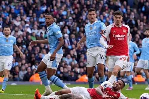 Kịch bản nào cho ngày hạ màn Premier League