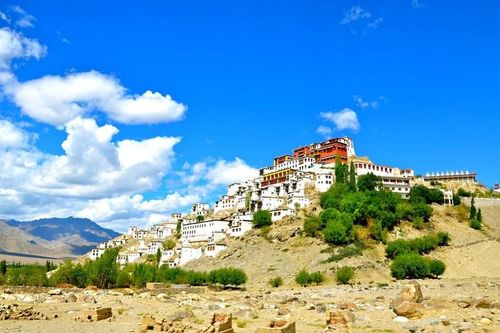 Sửng sốt vẻ kỳ vĩ của 'cung điện Potala thu nhỏ' ở Ấn Độ