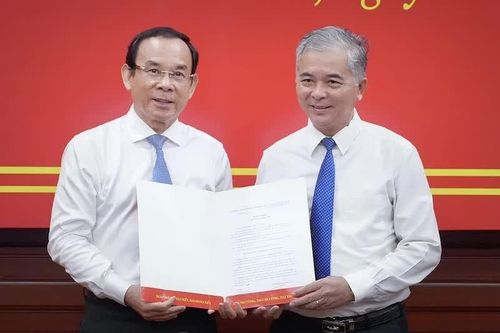 Hai Phó Chủ tịch UBND TP HCM nhận nhiệm vụ mới