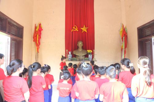 Tháng 5 nhớ Bác...
