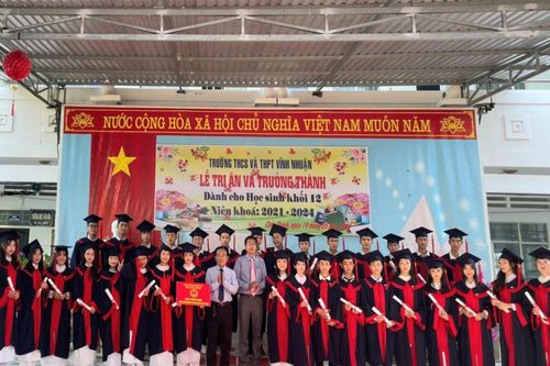 Ấm áp lễ tri ân và trưởng thành của học trò lớp 12 trường vùng sâu An Giang