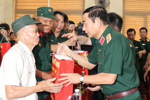 Bộ Quốc phòng hỗ trợ 1,6 tỉ đồng xây 20 nhà tình nghĩa tặng người dân Quảng Trị