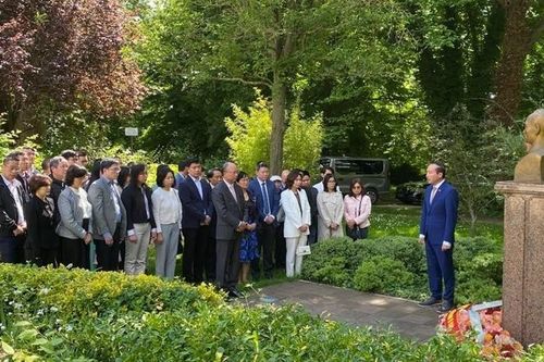 Cơ quan đại diện Việt Nam tại Pháp và Bỉ tổ chức hoạt động về nguồn nhân dịp kỷ niệm sinh nhật Bác