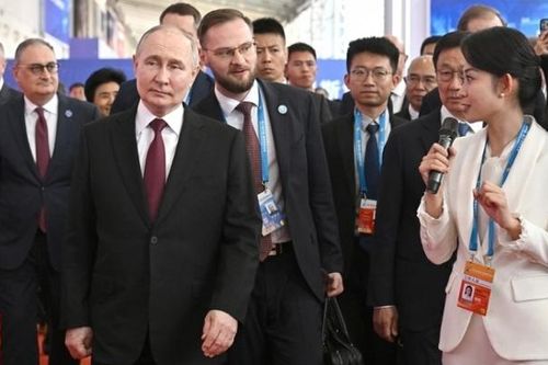 Tổng thống Nga: Xe điện Trung Quốc khiến Mỹ 'lo lắng'
