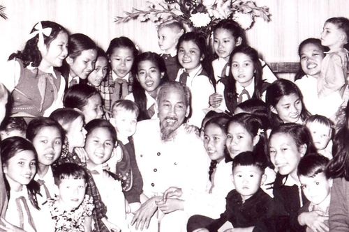 Đẹp mãi những vần thơ viết về Bác