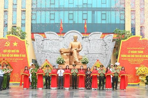Khánh thành Tượng đài Chủ tịch Hồ Chí Minh trong khuôn viên trụ sở Công an TP Hà Nội