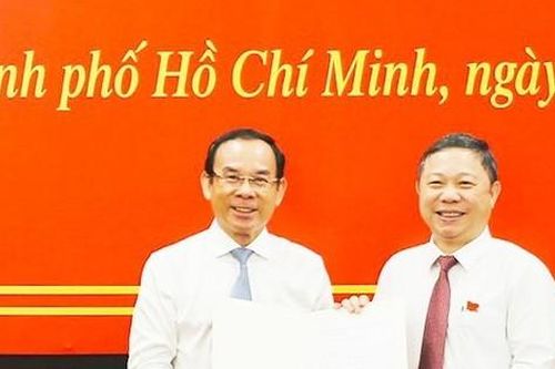 Điều động Phó Chủ tịch UBND TPHCM làm Bí thư Quận ủy