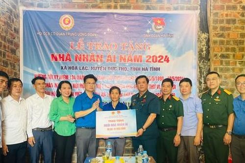 Hội Cựu chiến binh Cơ quan T.Ư Đoàn trao tặng 2 căn nhà ở Hà Tĩnh