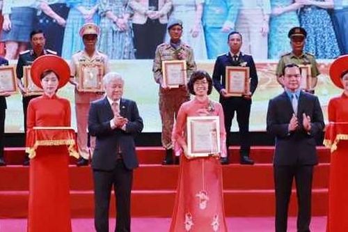 Tôn vinh 20 tập thể, cá nhân trong chương trình 'Vinh quang Việt Nam' 2024