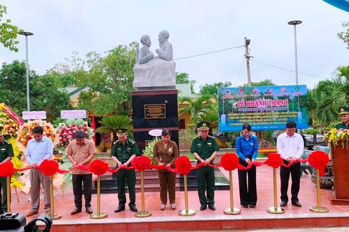 Khánh thành tượng đài 'Bác Hồ với chiến sĩ Biên phòng'