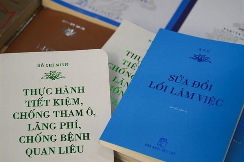 Hành trình 25 năm mang Di sản Hồ Chí Minh đến với cộng đồng