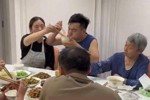 Những pha 'cứu thua' cao tay của các ông chồng khi bị vợ giận