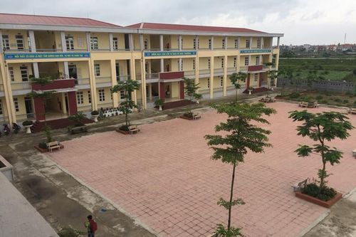 Hiệu trưởng thông tin vụ nam sinh ở Hà Nội bị bạn dùng khí gas làm bỏng lưng