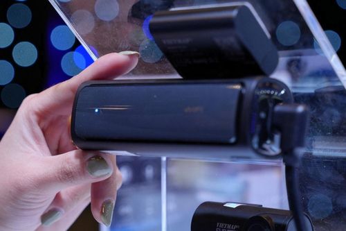 Người Việt làm camera hành trình thông minh, cảnh báo, điều khiển bằng giọng nói