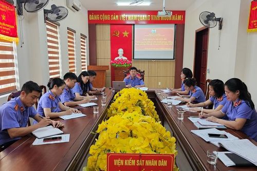 Chi bộ VKSND TP Hà Tĩnh tổ chức sinh hoạt chính trị tháng 5