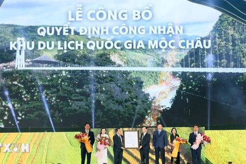 Lễ Công bố Quyết định công nhận Khu du lịch Quốc gia Mộc Châu