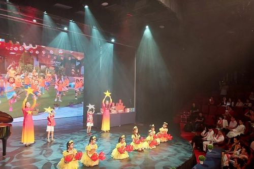 Bộ sách 'Tinh hoa dạy con': Giáo dục khôn ngoan mà không gian nan