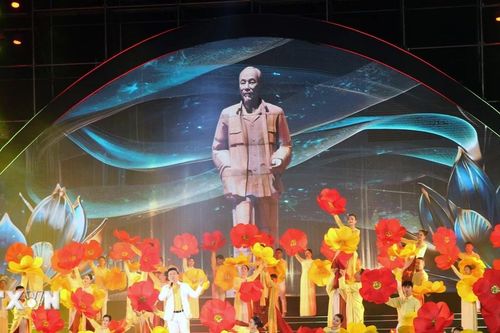 Đặc sắc chương trình nghệ thuật 'Từ Làng Sen đến Thành phố Hồ Chí Minh'