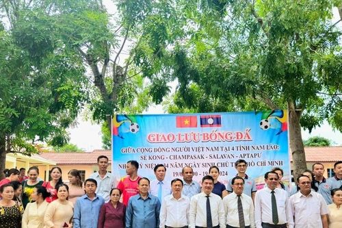 Người Việt tại Lào tổ chức kỷ niệm 134 năm Ngày sinh Chủ tịch Hồ Chí Minh