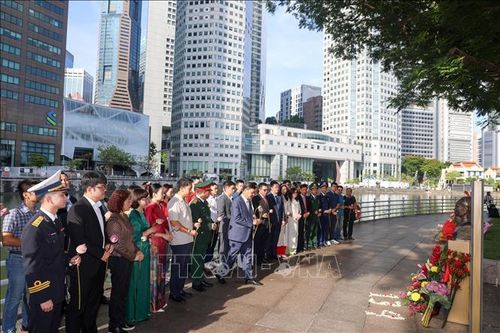 Ấm áp tấm lòng của những người con xa xứ tại Singapore hướng về Bác