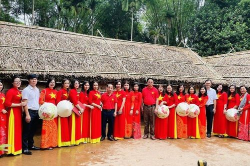 Triệu tấm lòng về với quê Bác nhân kỷ niệm 134 năm ngày sinh của Người
