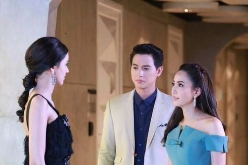 Nhận một cây vàng của tôi trong ngày tái hôn, chồng cũ tái mặt, ôm hết tiền mừng cưới đưa cho tôi