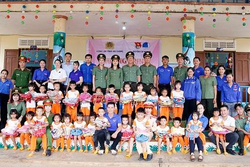Công an An Giang thực hiện nhiều hoạt động thiện nguyện tại tỉnh Đắk Lắk