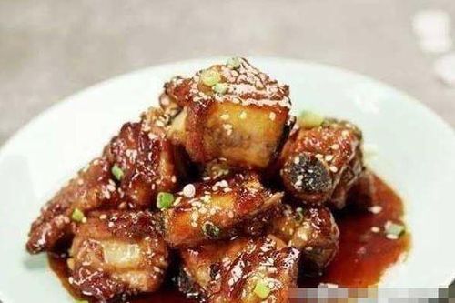 Để làm món sườn xào chua ngọt, bạn phải lưu ý tỉ lệ nước sốt chua ngọt vừa đủ thì sườn mới mềm thơm, chua chua ngọt ngọt mới ngon