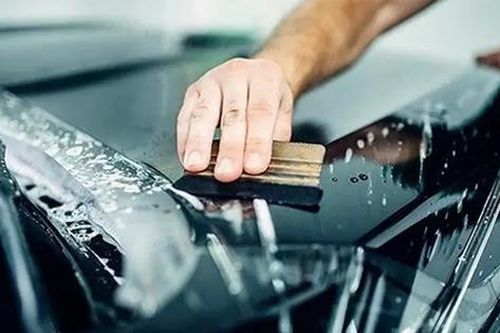 Dán phim bảo vệ ô tô, tốn bao nhiêu tiền?