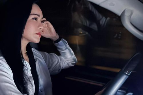 Nhật Kim Anh kể về thời gian ăn mỳ gói, ngủ dưới gầm sân khấu