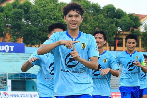 Hấp dẫn cuộc đua giữa đội của HLV Park Hang Seo và 'nhà nghèo' Kon Tum FC