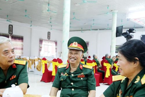 Bộ đội Trường Sơn lập công trên các mặt trận