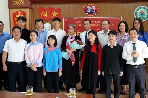 Huyện Bảo Thắng: 3 học sinh THPT đầu tiên được kết nạp Đảng