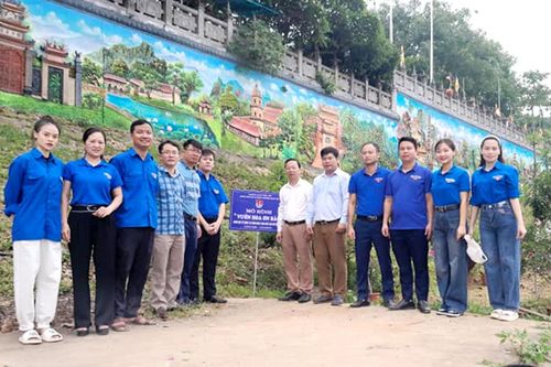 Ra mắt mô hình 'Vườn hoa ơn Bác'