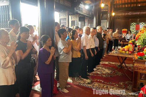 Gần 45.000 lượt du khách dâng hương tại các di tích dịp sinh nhật Bác Hồ