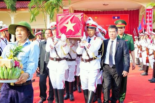 Đón các anh trở về trong lòng Tổ quốc