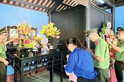 Tri ân công lao Chủ tịch Hồ Chí Minh