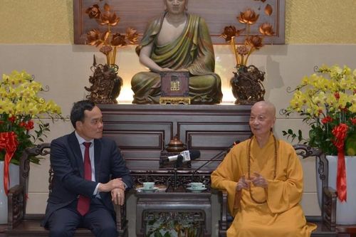 Phó Thủ tướng Trần Lưu Quang và phái đoàn Chính phủ thăm Đức Pháp chủ cùng chư vị lãnh đạo GHPGVN