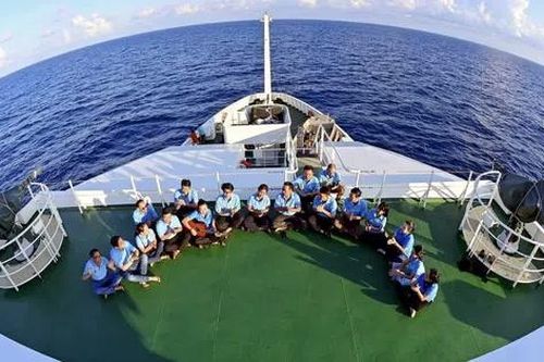 CLB 'Vì Hoàng Sa - Trường Sa thân yêu' và Quỹ học bổng Vừ A Dính: Mang những tình cảm thân thương từ đất liền ra Trường Sa và Nhà giàn DK1