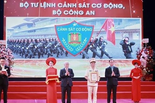 Bộ Tư lệnh Cảnh sát cơ động được vinh danh tại 'Vinh quang Việt Nam' năm 2024