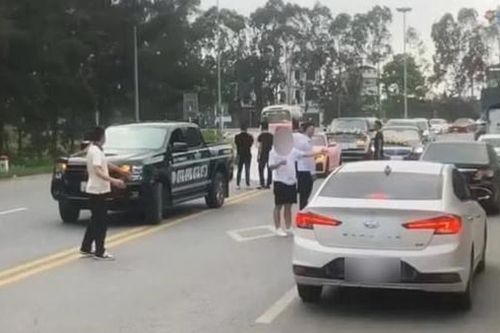 Lời khai của đối tượng dàn dựng đỗ xe rước dâu giữa đường để quay Tiktok