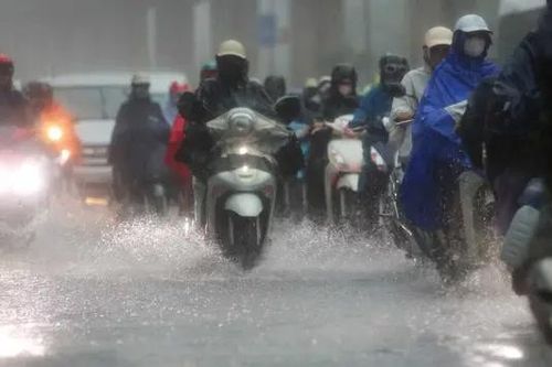 Hà Nội mưa lớn, nhiều nơi ngập úng