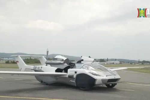 Ô tô bay AirCar thực hiện chuyến chở khách đầu tiên