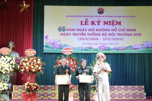 Kỷ niệm 65 năm Ngày mở đường Hồ Chí Minh và Ngày truyền thống bộ đội Trường Sơn
