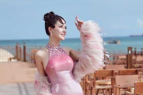 Hoa hậu Phan Thị Mơ khoe sắc quyến rũ trên thảm đỏ