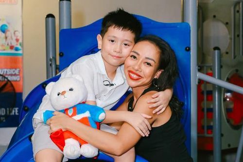 Thảo Trang khóc, hé lộ cuộc sống khó khăn khi làm mẹ đơn thân